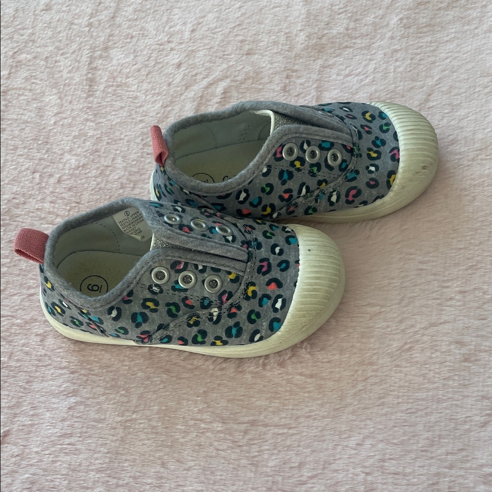 Kids Multicolor Leopard Sneakers** Bundle 5+ items and name your offer!!! 💖💞